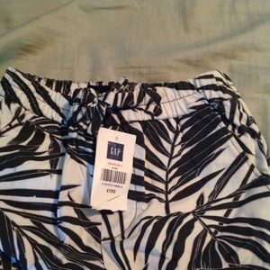 NWT girls size 4t gap flower pants